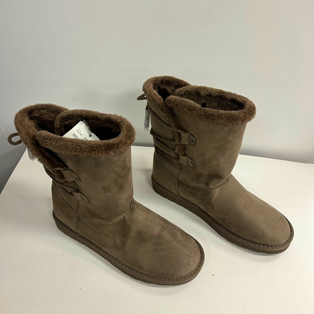 NWT ARIZONA MEMORY FOAM WOMEN WINTER BOOTS FAUX FUR PADED IN SIZE 11
